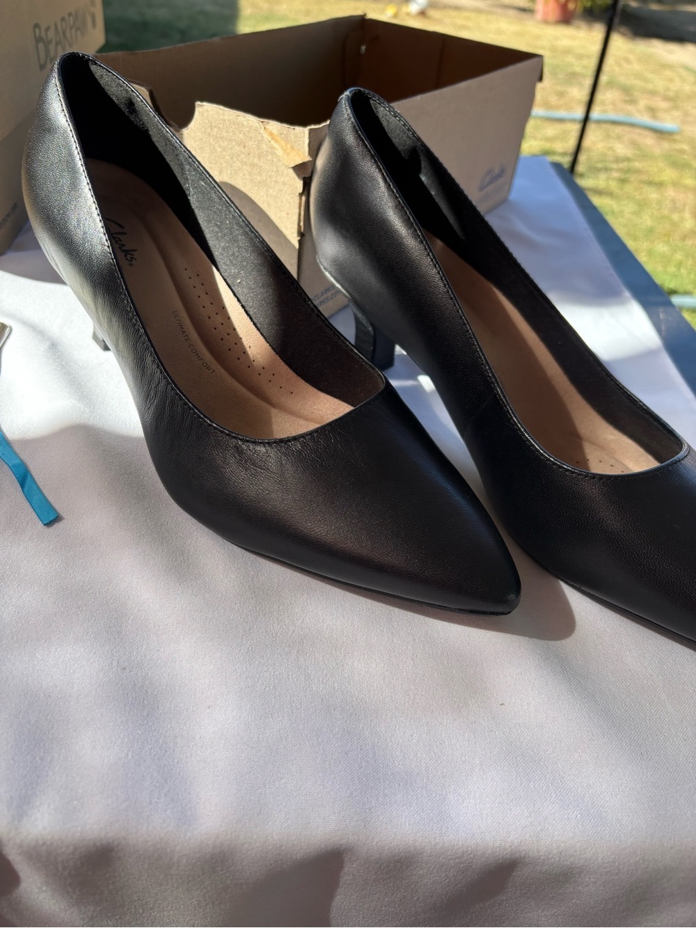 Clarks Black Pointed-Toe Mid Heel Pumps